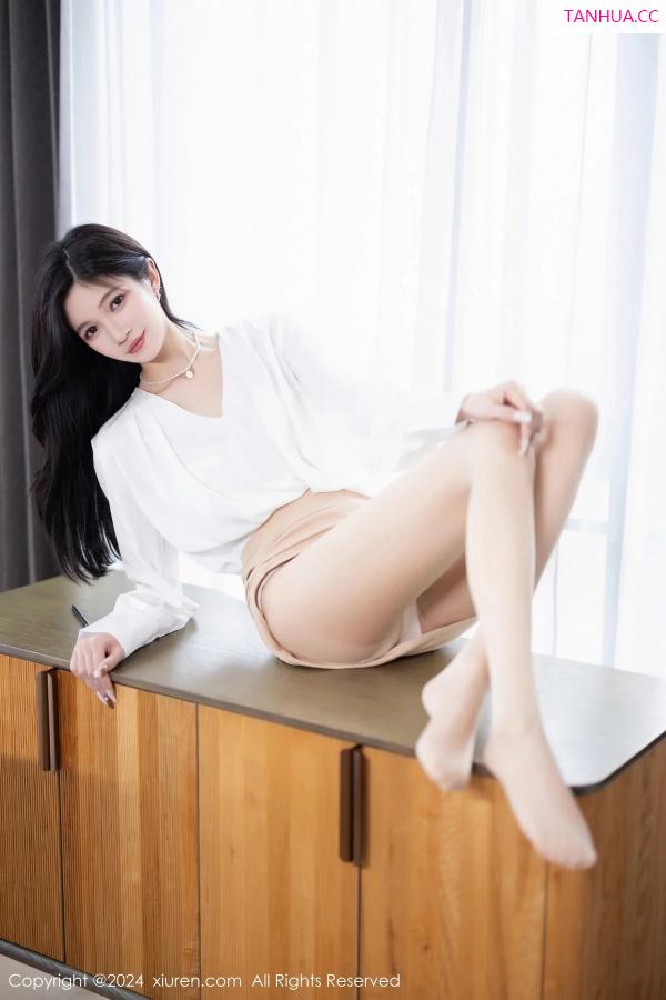 程程程  [XiuRen]高清写真图 2024.01.03 No.7906 程程程- 丝袜美腿第25张图片